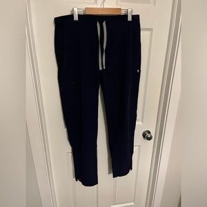 Figs FIONlite yola skinny scrub pant in navy size XL